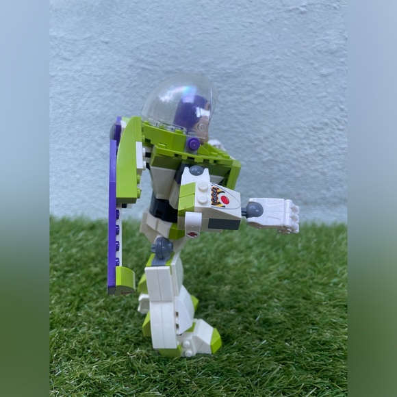 Constructed Buzz Lightyear Lego | Lego 7592 - Picture 5 of 7